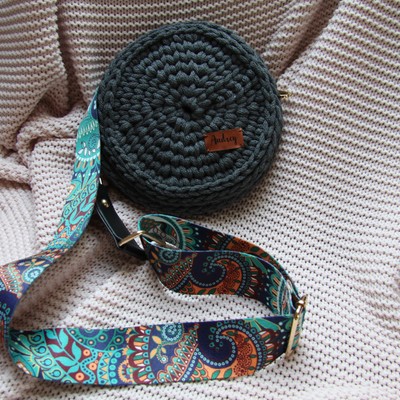 Crossbody kabelka s barevným popruhem